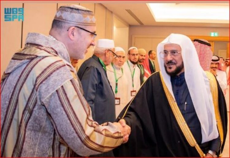 وزير الشؤون الإسلامية يلتقي ضيوف برنامج خادم الحرمين الشريفين للعمرة والزيارة