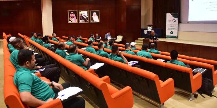 40 متدربًا يشاركون دورة دراسات المدربين للحصول على الرخصة الدولية (C)