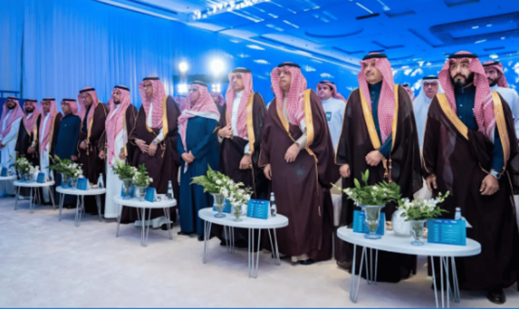 "الطيران المدني" و"مطارات القابضة" يكرّمان المشاركين في خدمة "مسافر بلا حقيبة"