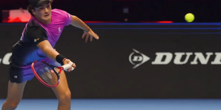 "تين" "وفونسيكا" يضربان اليوم موعدًا في نهائي بطولة الجيل القادم للتنس