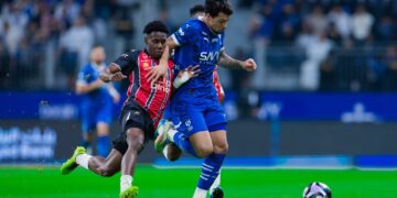 "دوري روشن": الهلال يخطف الرائد والأهلي يقلب تأخره إلى انتصار برباعية على التعاون