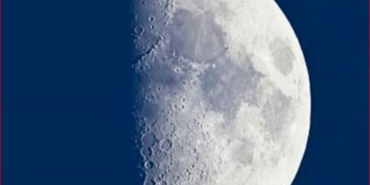 "فلكية جدة": القمر في طور التربيع الأول اليوم