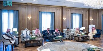 أمير الحدود الشمالية يتسلم تقريرًا عن مبادرة “نحو جيل واعٍ لتعزيز مفهوم السلامة المرورية للمدارس”