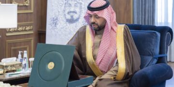 أمير الحدود الشمالية يُدشِّن المسمى الجديد للغرفة التجارية بالمنطقة