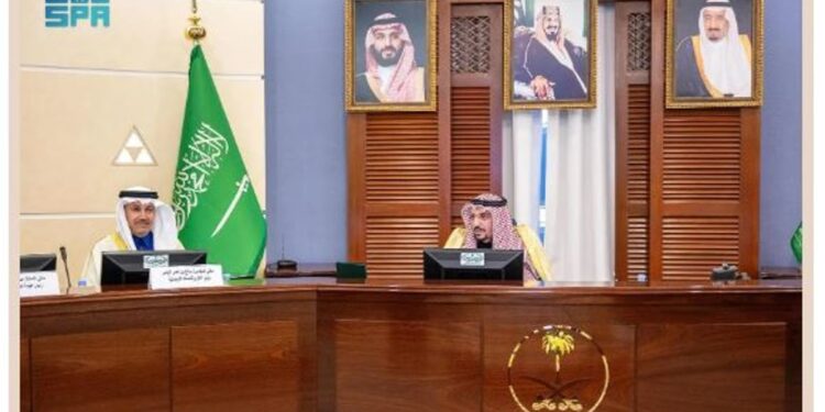 أمير القصيم يؤكد على أهمية تحقيق أهداف الاستراتيجية الوطنية للنقل والخدمات اللوجستية
