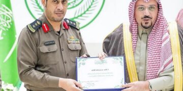 أمير القصيم يكرّم عددًا من رجال الأمن المتميزين في شرطة محافظة النبهانية