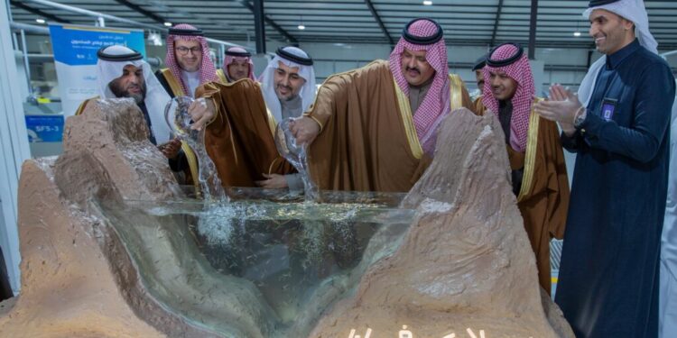 أمير منطقة حائل يدشن مركز التميز لإنتاج أسماك السلمون لوزارة البيئة والمياه والزراعة وبالشراكة مع جامعة الملك عبدالعزيز