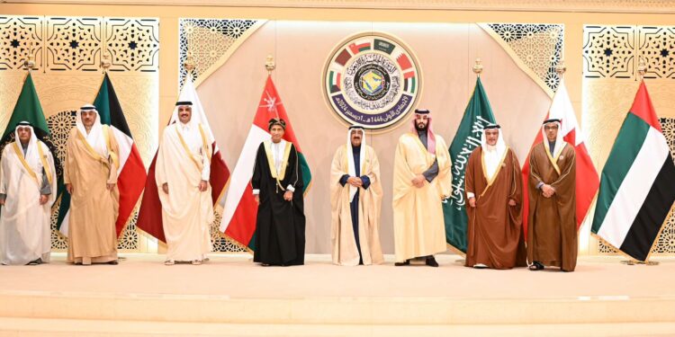 “إعلان الكويت” : قادة دول مجلس التعاون يطالبون بوقف جرائم الحرب في غزة وتهجير السكان وإنهاء الاحتلال الاسرائيلي للأراضي الفلسطينية