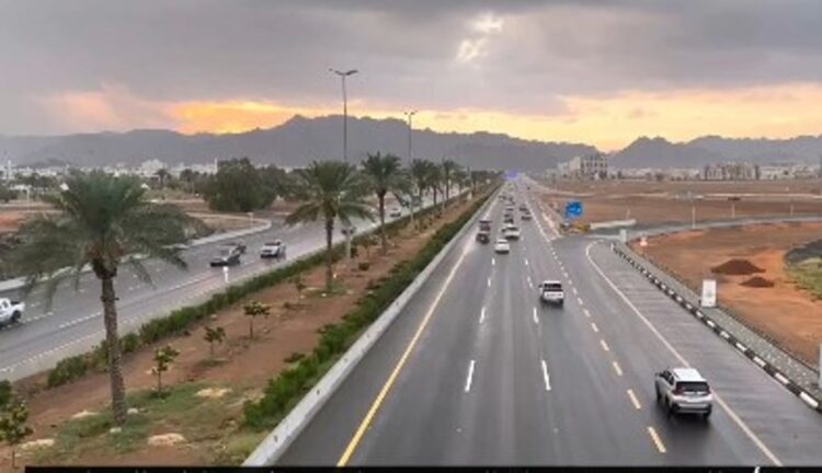 الأرصاد عن طقس الأحد: انخفاض في الحرارة ورياح نشطة على عدة مناطق