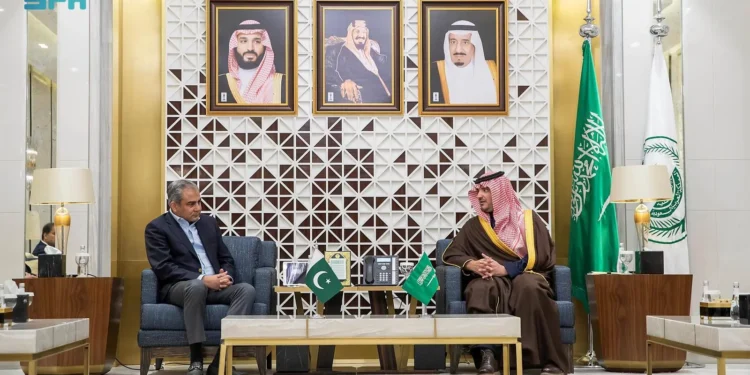 الأمير عبدالعزيز بن سعود يعقد جلسة مباحثات رسمية مع وزير الداخلية الباكستاني