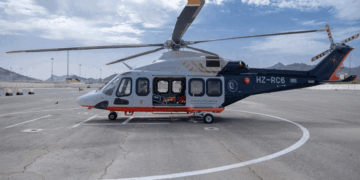 الإسعاف الجوي ينقل مصابًا في حادث انقلاب من محافظة حبونا