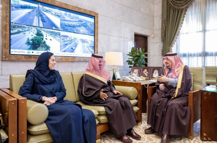 «الخطيب» يناقش مع أمير الرياض تعزيز مسار الشمال السياحي