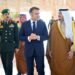 الرئيس الفرنسي يغادر الرياض