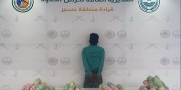 القبض على مخالف بعسير لتهريبه 393 كيلوجرامًا من القات المخدر