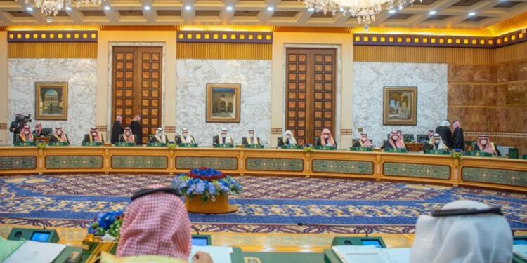 برئاسة خادم الحرمين.. مجلس الوزراء يناقش التعاون الدولي والإنجازات المشتركة مع دول العالم