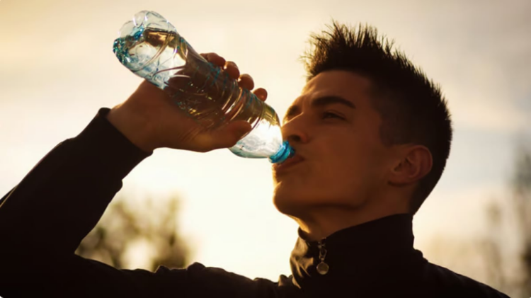 تؤدي إلى الإصابة بأمراض.. استشاري يحذر من قلة شرب الماء في الشتاء