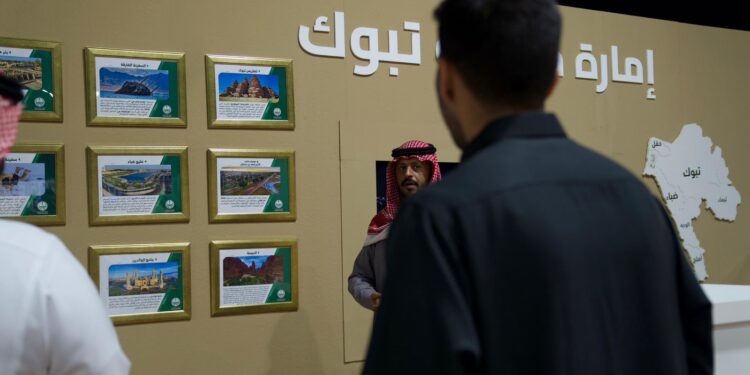 تبوك أصالة الماضي وحداثة الحاضر تجذب زوار “واحة الأمن” في الصياهد