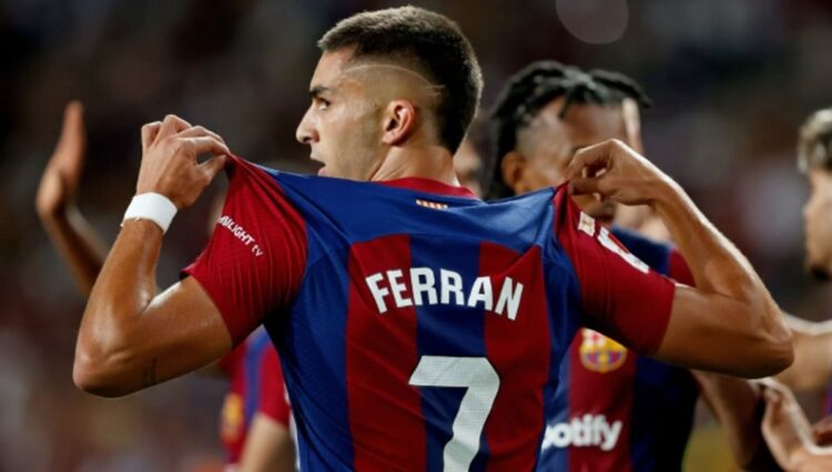 توريس يتخطى رقم ميسي مع برشلونة