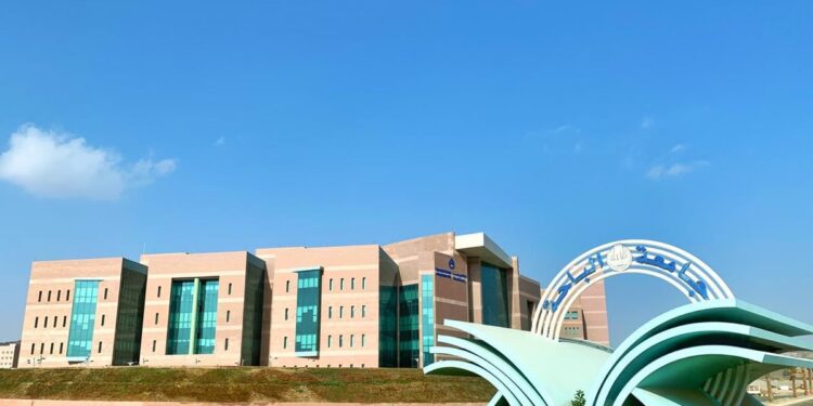 جامعة الباحة تعتمد التحول لنظام الفصلين الدراسيين بدءًا من 1447 هـ