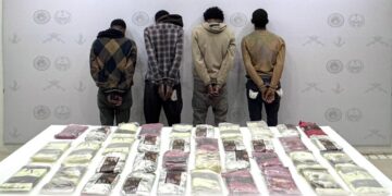 حرس الحدود بمنطقة عسير يقبض على 4 مخالفين لنظام أمن الحدود لتهريبهم 30 كيلوجرامًا من مادة الحشيش المخدر