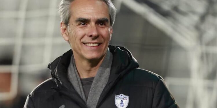 رئيس باتشوكا لـ«عاجل»: ريال مدريد حلمنا في المونديال.. والهلال خصم شرس