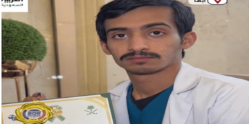 طالب سعودي يبتكر نظاما ذكيًا للتعامل مع الحالات الطبية الطارئة في الرحلات الجوية