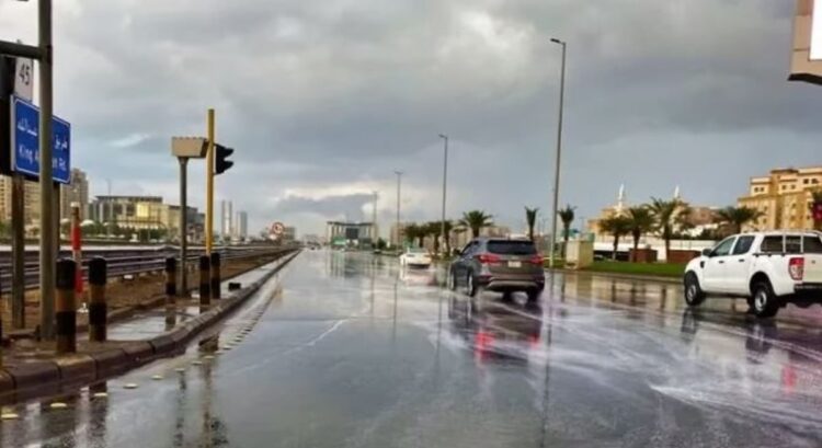 طقس المملكة الثلاثاء.. سماء غائمة مع فرصة لهطول الأمطار على عدة مناطق
