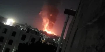 غارات جوية على مواقع للحوثيين في صنعاء وسماع دوي انفجارات عنيفة