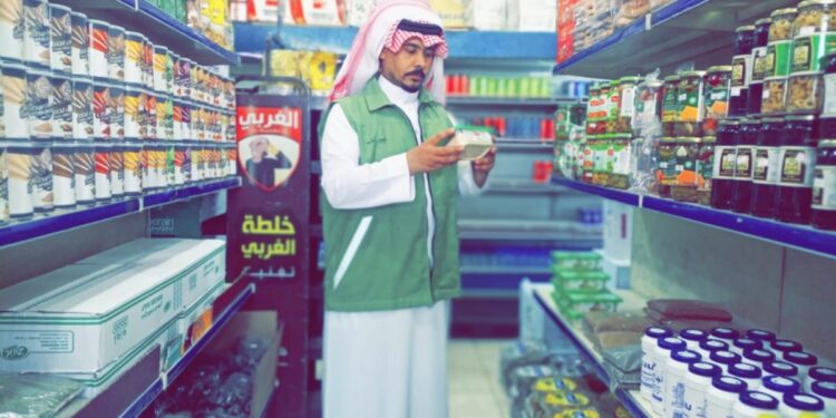 فرع البيئة بنجران ينفذ 1052 جولة رقابية على أسواق النفع العام والمسالخ