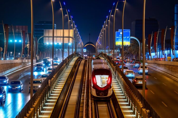 قطار الرياض: تعليق الخدمة على المسار الأزرق بين محطتي مصرف الإنماء وstc ناتج عن العبث بمقابض الطوارئ