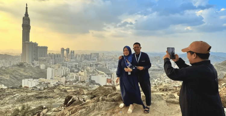 مرتفعات مكة الجبلية واعتدال الأجواء تجذب الزوار والمعتمرين