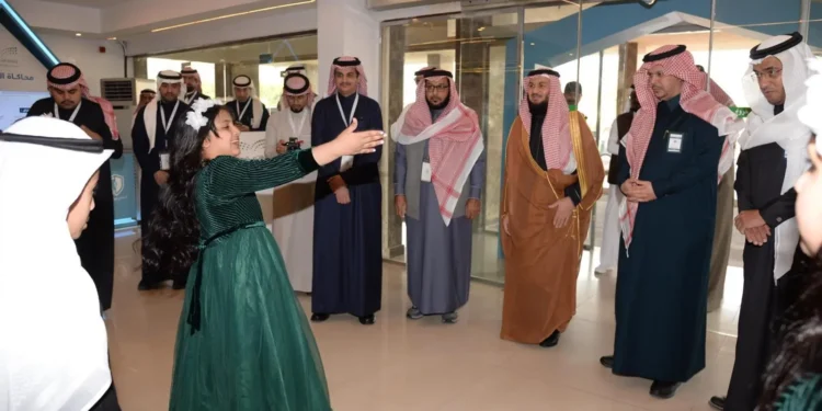 مساعد وزير التعليم يُدشّن في الأحساء المعرض التوعوي بالأمن السيبراني