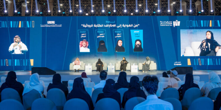 من الهواية إلى الاحتراف.. رحلات الكتابة تكسر التحديات بدعم الحاضنات الأدبية