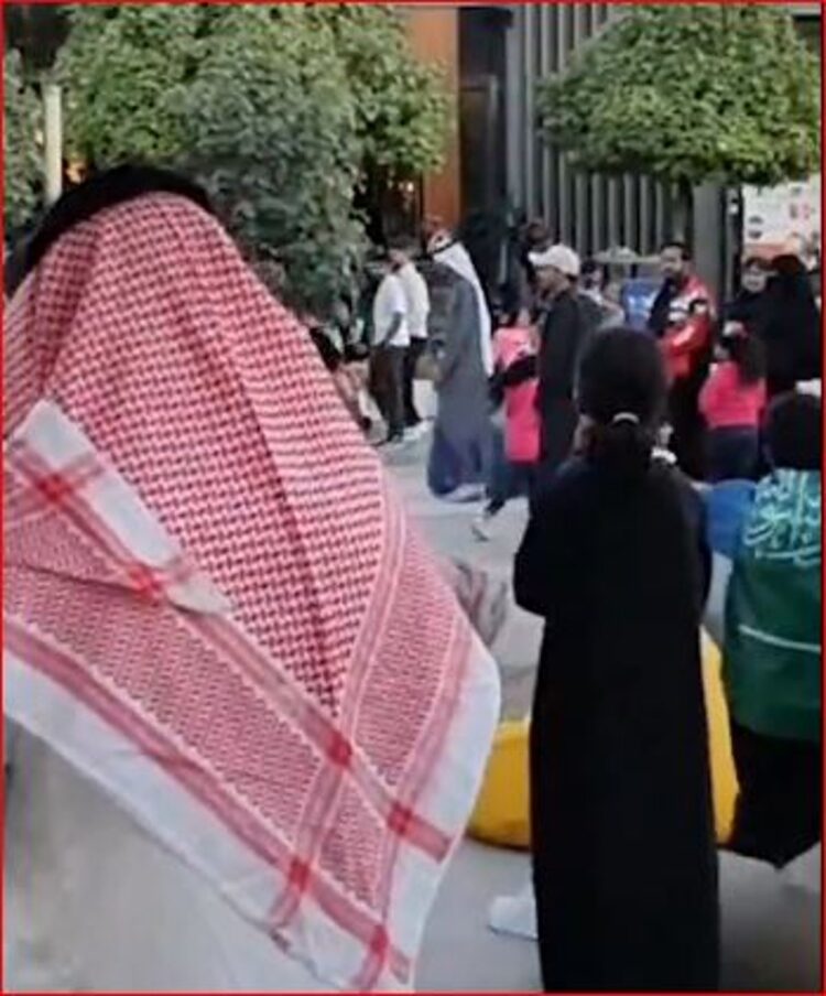 من واجهة روشن.. الجمهور السعودي يترقب إعلان الدولة المستضيفة لـ «مونديال 2034»
