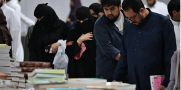 منطقة الكتب المخفضة نقطة جذب استثنائية في معرض جدة للكتاب 2024