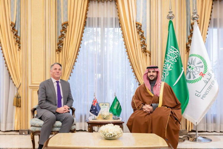 وزير الدفاع ونظيره الأسترالي يبحثان علاقات البلدين الثنائية في المجال الدفاعي