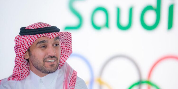 وزير الرياضة يهنئ المنتخب السعودي بمناسبة التأهل لنصف نهائي "خليجي 26"