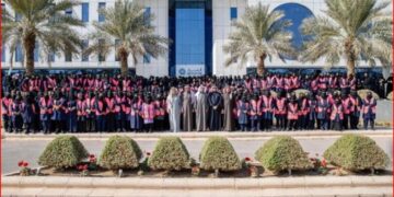 وزير الطاقة يزور عدة مصانع متخصصة في إنتاج مكونات الطاقة بالرياض