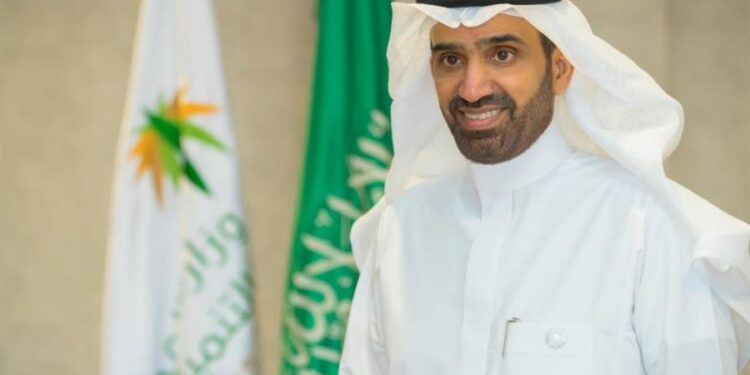 “وزير الموارد البشرية” يهنئ القيادة بمناسبة فوز المملكة باستضافة كأس العالم 2034