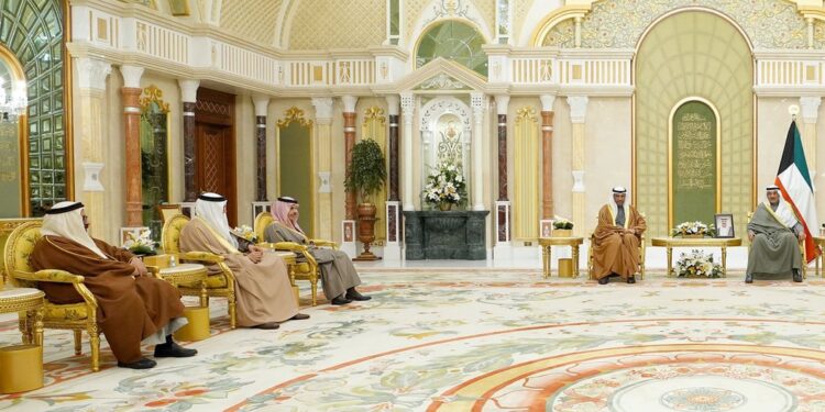 ولي عهد الكويت يستقبل وزير الخارجية الأمير فيصل بن فرحان