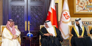 ولي عهد مملكة البحرين يبحث تعزيز العلاقات الثنائية مع وزير الخارجية