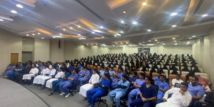 الشؤون الأكاديمية بتجمع جازان الصحي تنفذ برنامجا توجيهيا لطلاب التمريض والصحة العامة وتكرم المتميزين لعام 2024