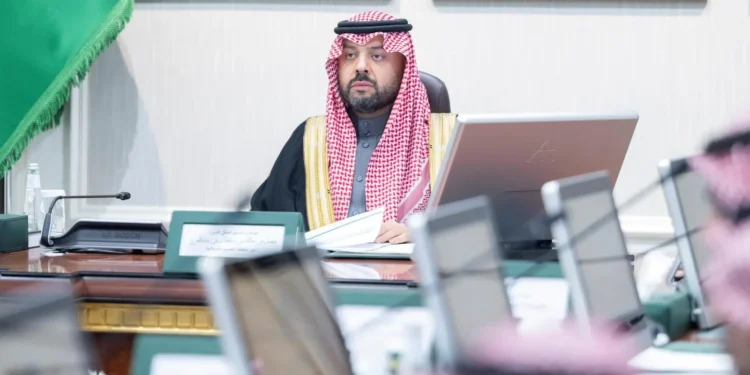 أمير الحدود الشمالية يرأس اجتماع اللجنة الرئيسية لمراقبة عقارات الدولة وإزالة التعديات