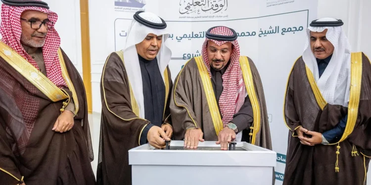 أمير القصيم يضع حجر الأساس لمجمع محمد الخضير التعليمي بمحافظة أبانات