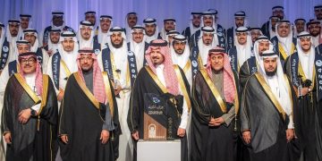 أمير المدينة المنورة يرعى حفل تخرّج 650 طالبًا من كليات ومعاهد الهيئة الملكية بينبع