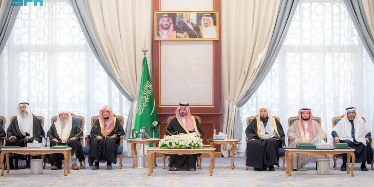 أمير المدينة المنورة يرعى حفل تكريم الفائزين والفائزات في مسابقة حفظ القرآن الكريم لموظفي الإدارات الحكومية