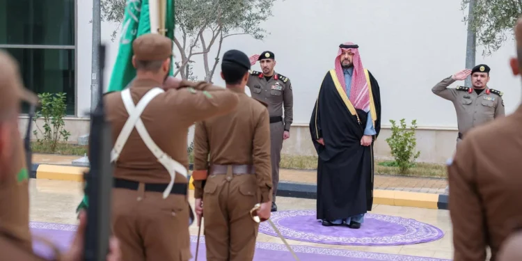 أمير منطقة الحدود الشمالية يتفقّد مبنى إدارة الأدلة الجنائية الجديد