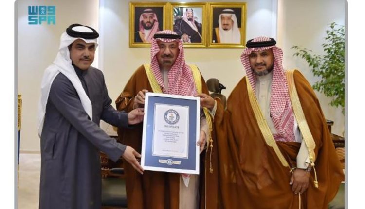 أمير نجران يتسلَّم شهادة غينيس لأكبر تجمع للحمضيات بالعالم