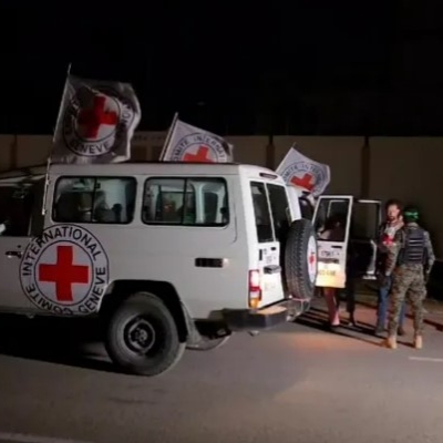 إسرائيل تتسلّم 3 محتجزات في غزة