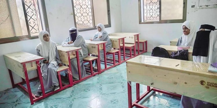 «إغاثي الملك سلمان» يوزّع مستلزمات لمدارس محو الأمية ومراكز ذوي الإعاقة في حضرموت